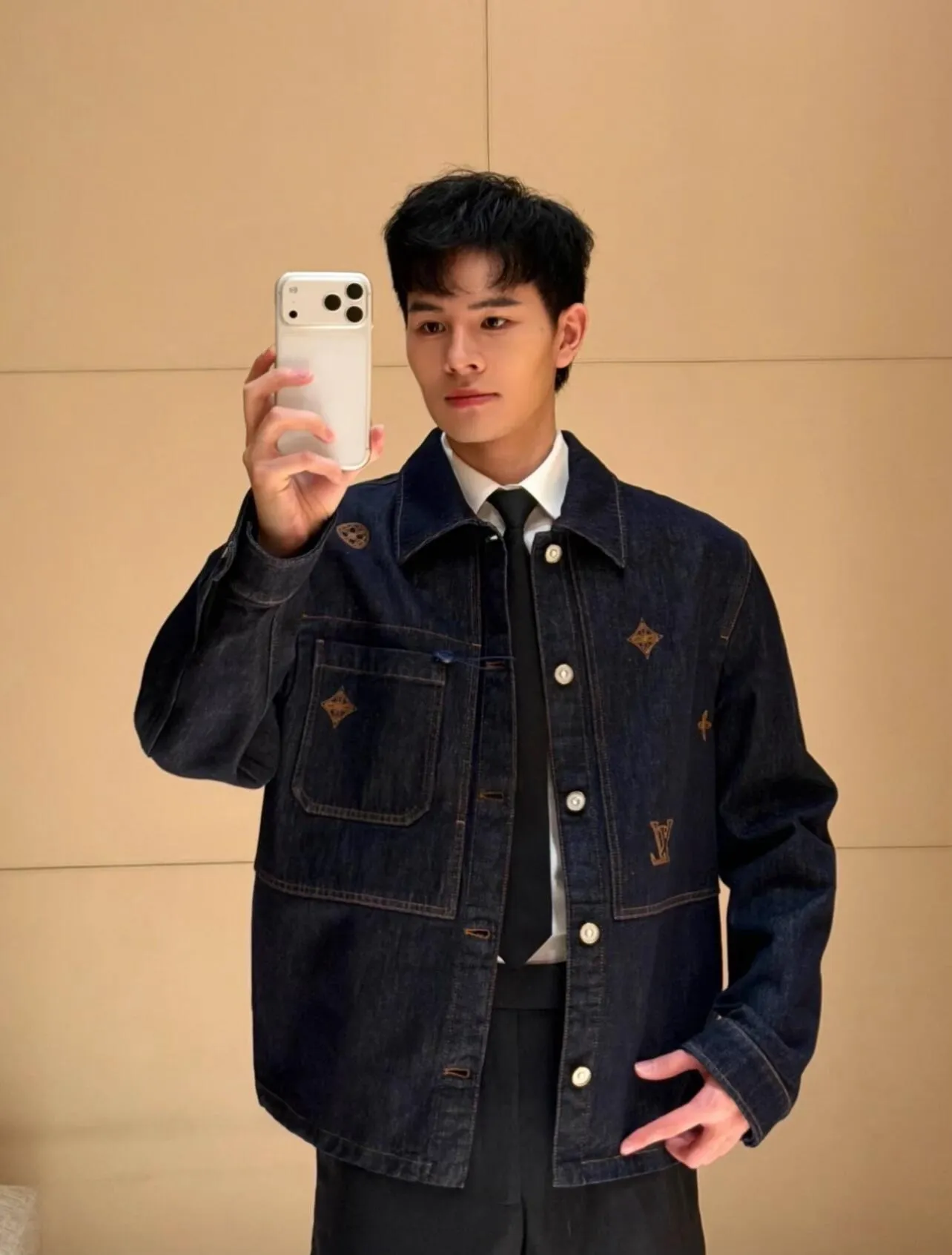 Louis Vuitton/Louis Vuitton embroidered logo denim jacket